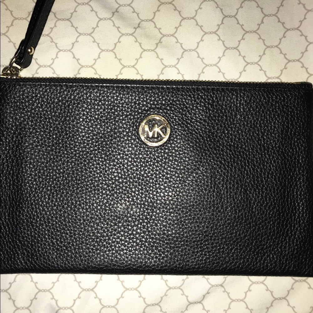 Michael kors wristlet wallet